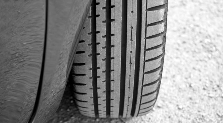 Contrôle continu des pneus, les conseils d'entretien automobile de OPEL à Varennes sur Seine